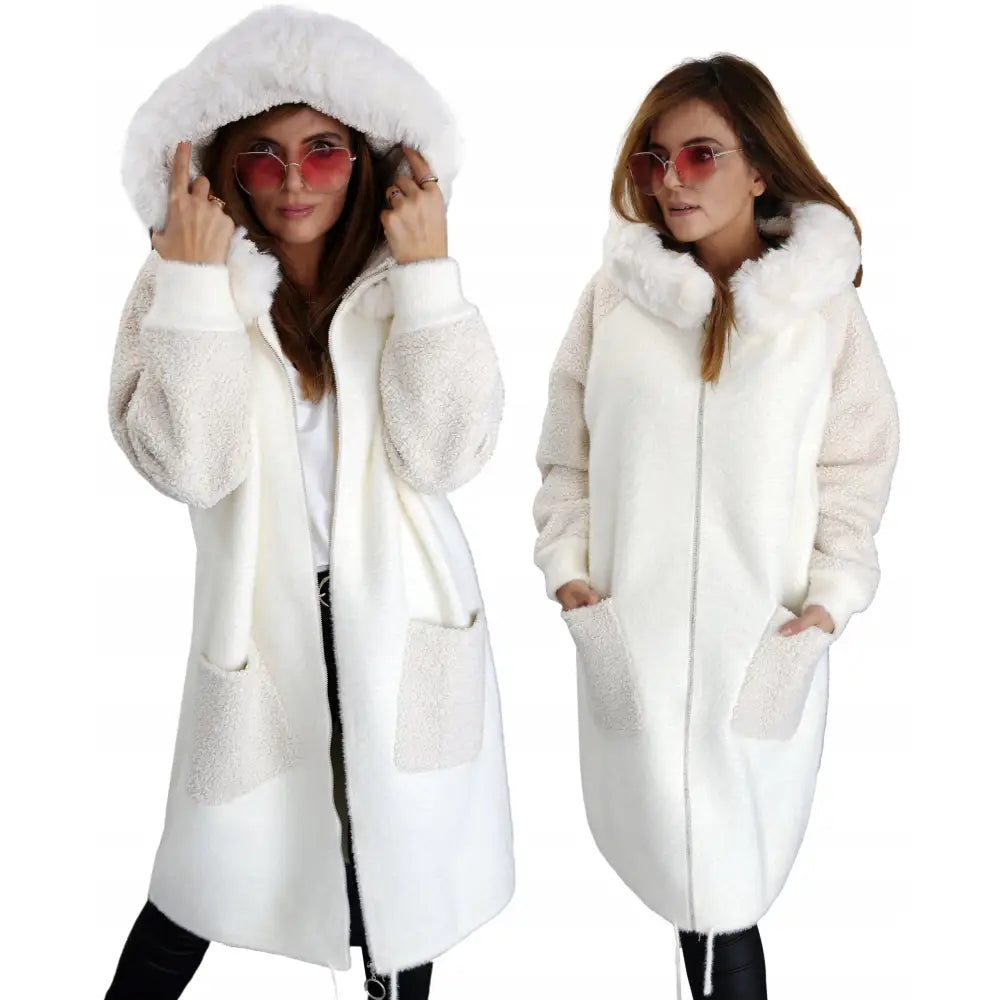 Overgangsjakke i Alpakka med Lammefôr og Avtagbar Pels på Hetten Hvit