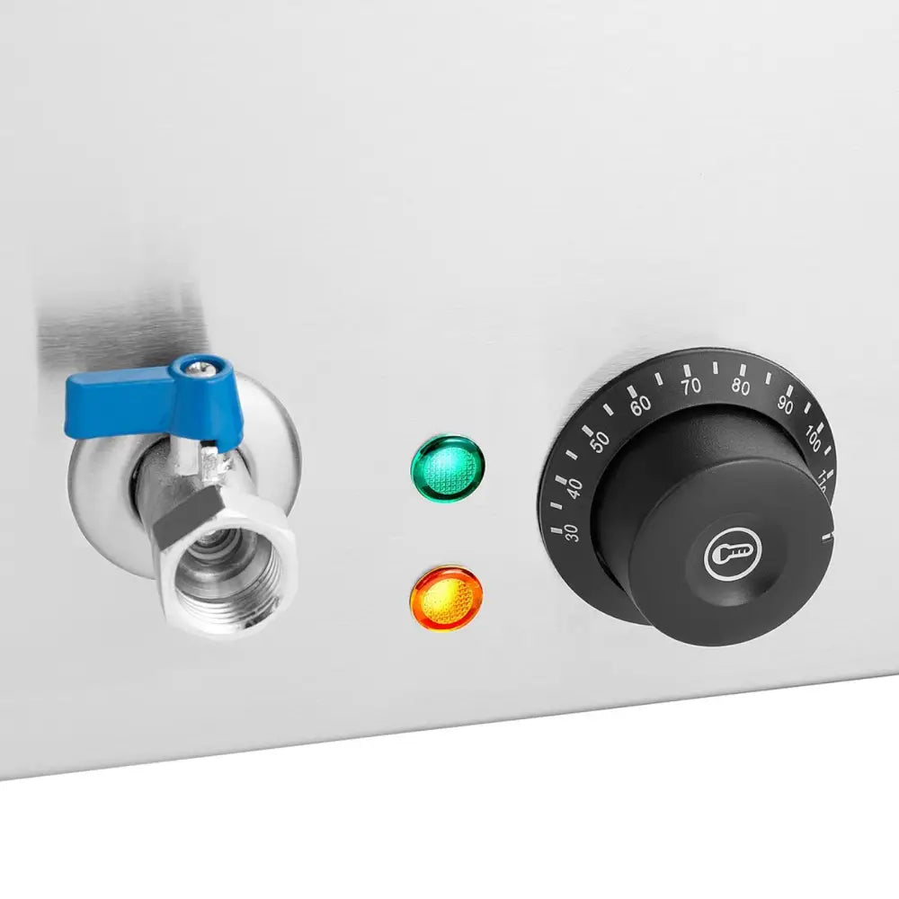 Pasta koker detaljbilde, viser blå hendel, indikatorlamper og sort temperaturhjul på rustfritt panel.