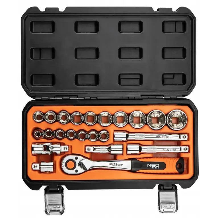 Pipenøkkelsett 1/2" med 23 deler, sett ovenfra i åpen oransje og sort koffert, alle piper og skralle synlige.