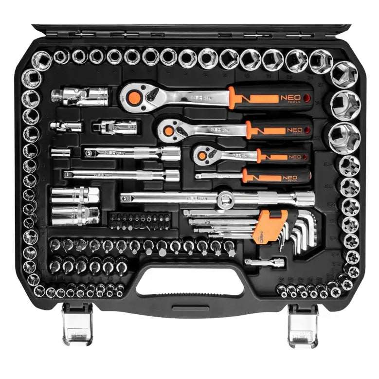 Pipenøkkelsett med 156 deler, sort koffert med orange detaljer og oversiktlig inndeling, sett ovenfra.