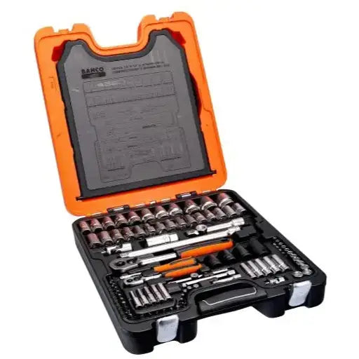 Pipenøkkelsett BAHCO, åpen sort verktøykasse med oransje lokk og 108 deler sortert i egne rom.