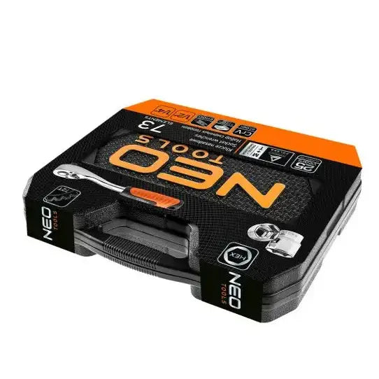 Pipenøkkelsett NEO i sort og oransje koffert, sett skrått ovenfra med synlig logo og robust bærehåndtak.
