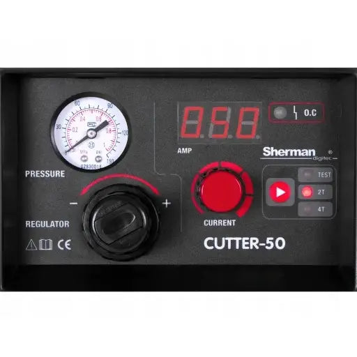 Plasmaskjærer Sherman Cutter 50K, detaljert nærbilde av betjeningspanel med røde knapper og digitalt display.