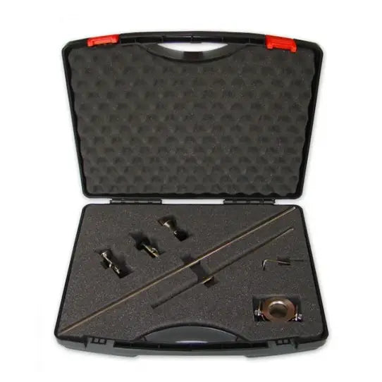 Plasmaskjærer Sherman Cutter 50K, åpent svart etui med skuminnlegg og sorterte verktøy og tilbehør sett ovenfra.