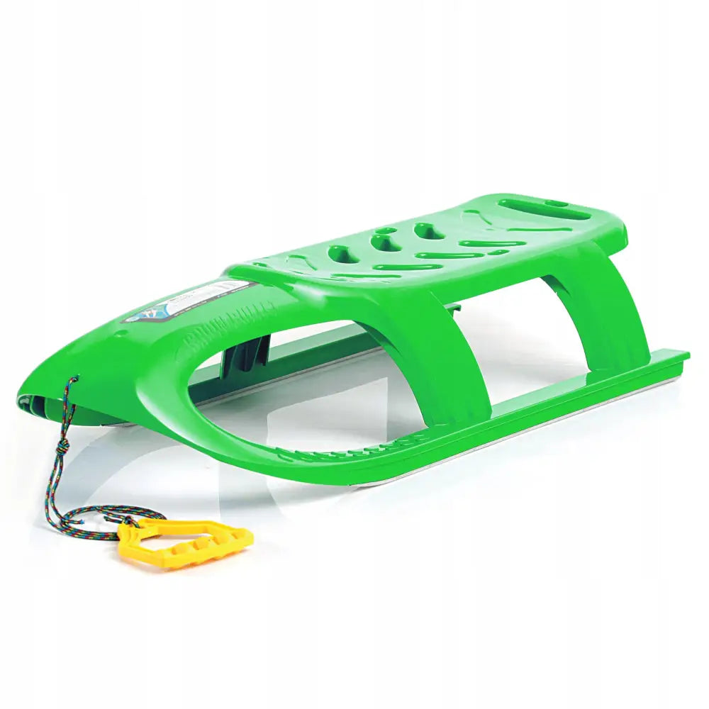 Grønn plastkjelke Prosperplast Bullet sett fra siden, med gule håndtak, snor og åpne sider for godt grep.