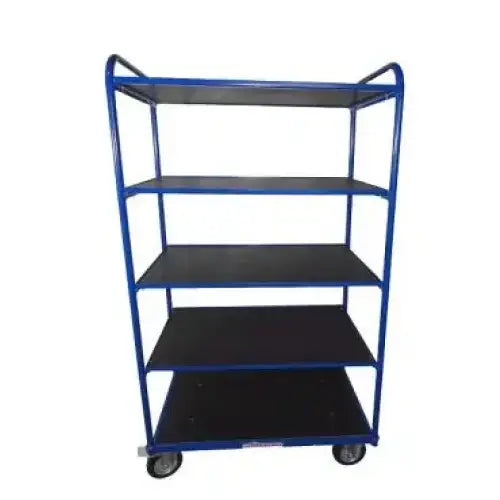Plattformvogn med fem svarte hyller og blå ramme, frontvisning som viser åpne sider og fire hjul.
