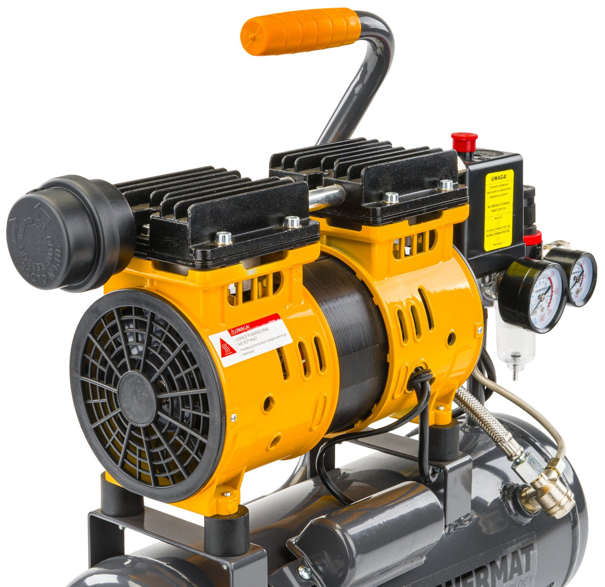 Powermat oljefri kompressor, naerbilde av pumpe med baerehandtak, manometre, regulator og slangekobling