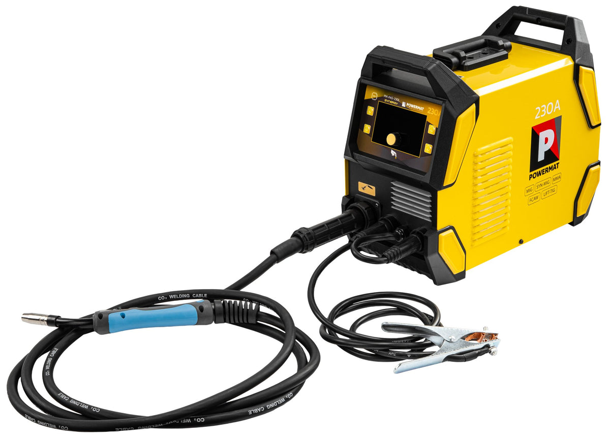Powermat PM-PAS-230L sveiseapparat i vinkel med sveisepistol og jordingsklemme tilkoblet