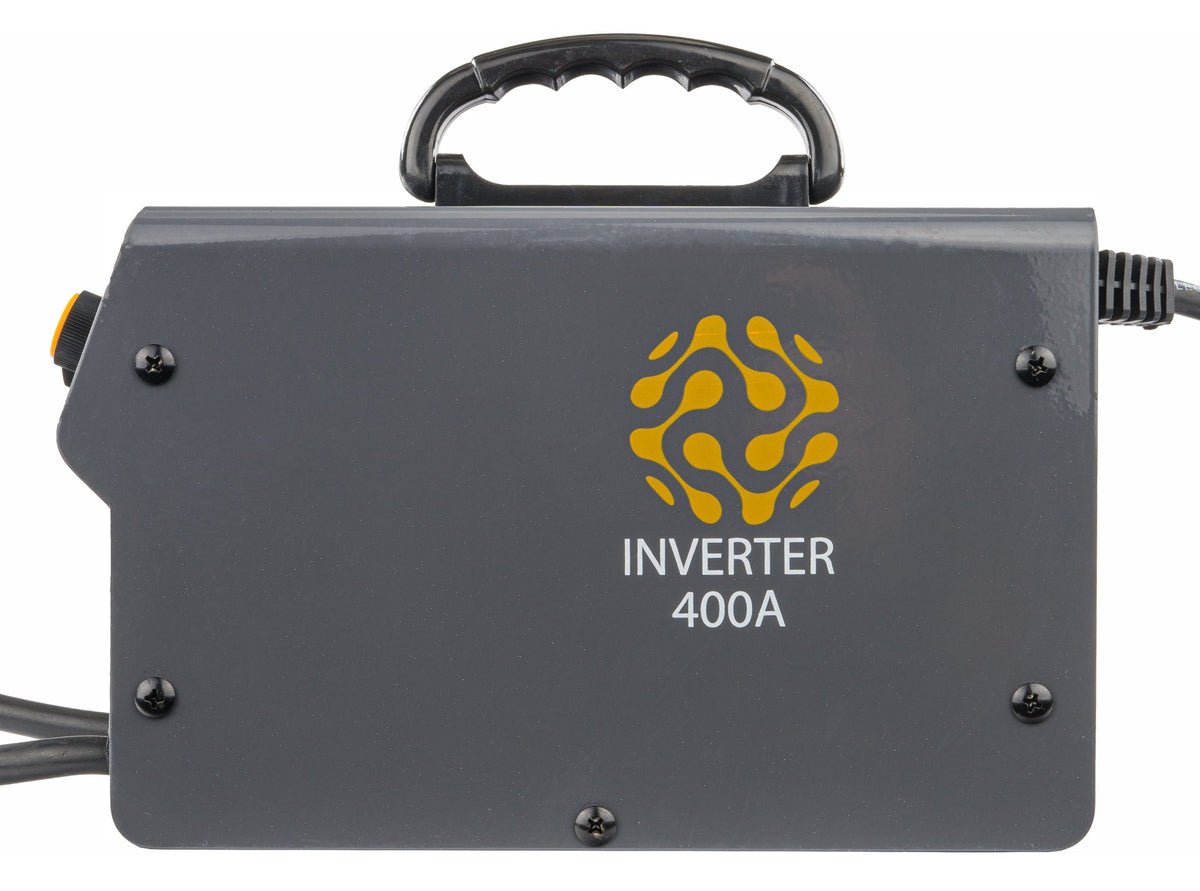Batterilader Powermat med merking INVERTER 400A sett fra siden med barehandtak og stromledning