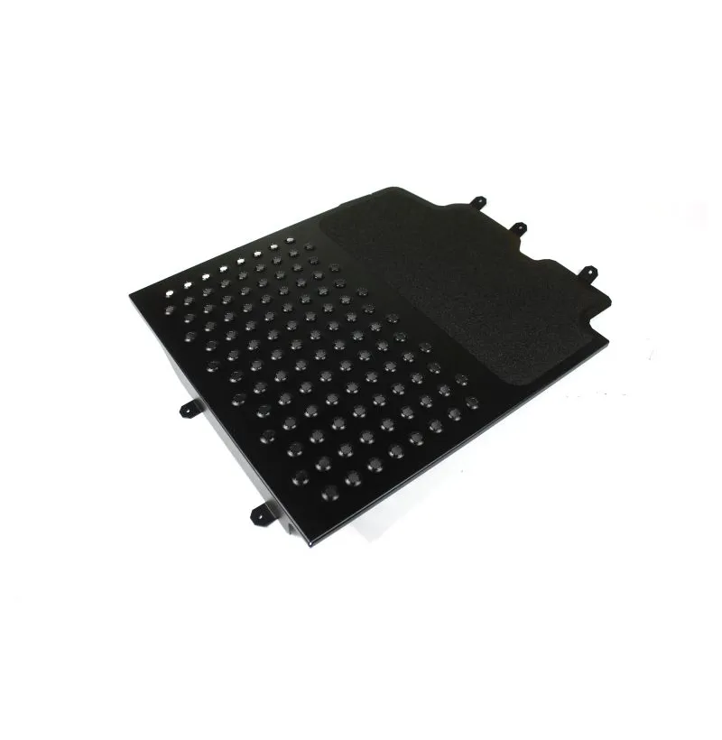Nærbilde av grip tape på sort pulverlakkert gulvplate for BMW E90 E92