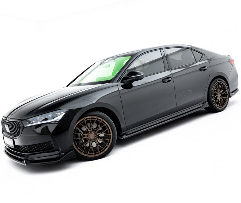 Skoda Superb Mk4 sideskjørt V.2