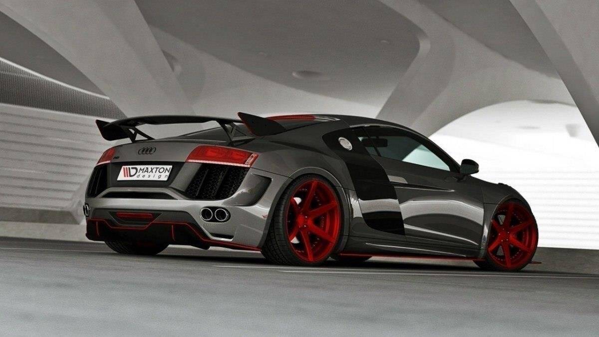 Komplett karosserisett for Audi R8 MK1 montert på bil vist fra skrå vinkel