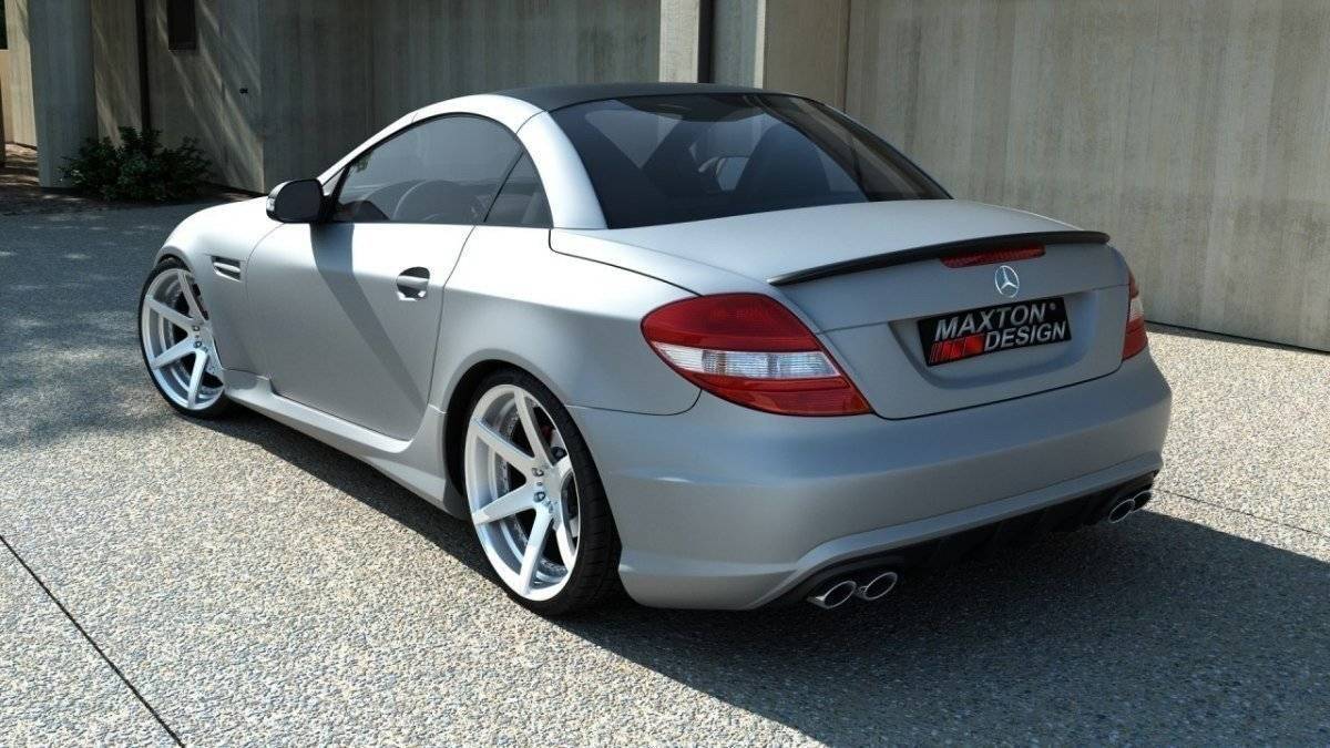 Sideskjort fra bodykit Mercedes SLK R171 AMG 204 Look, montert på sølvfarget bil