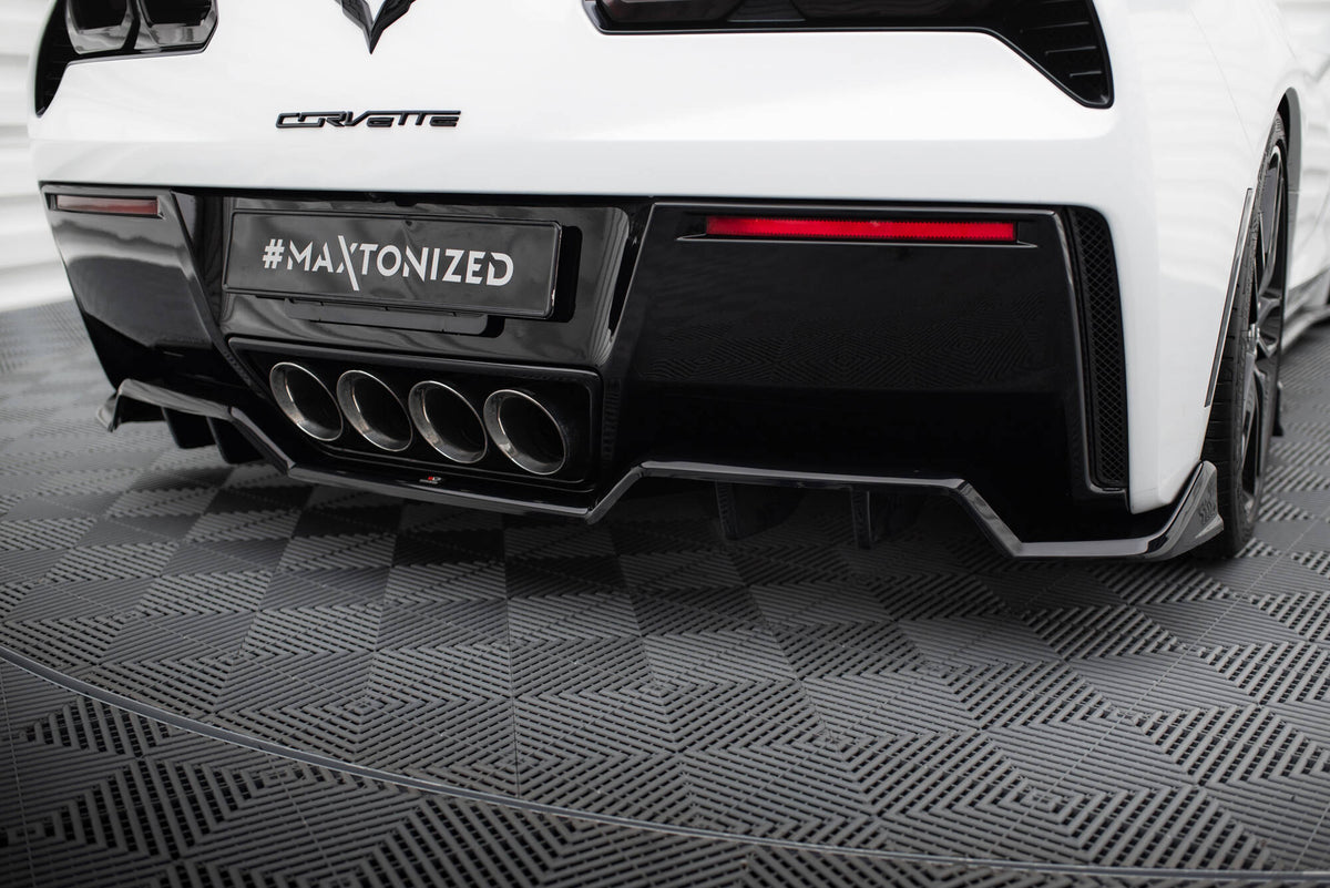 Diffuser med vertikale ribber til Chevrolet Corvette C7 sett bakfra