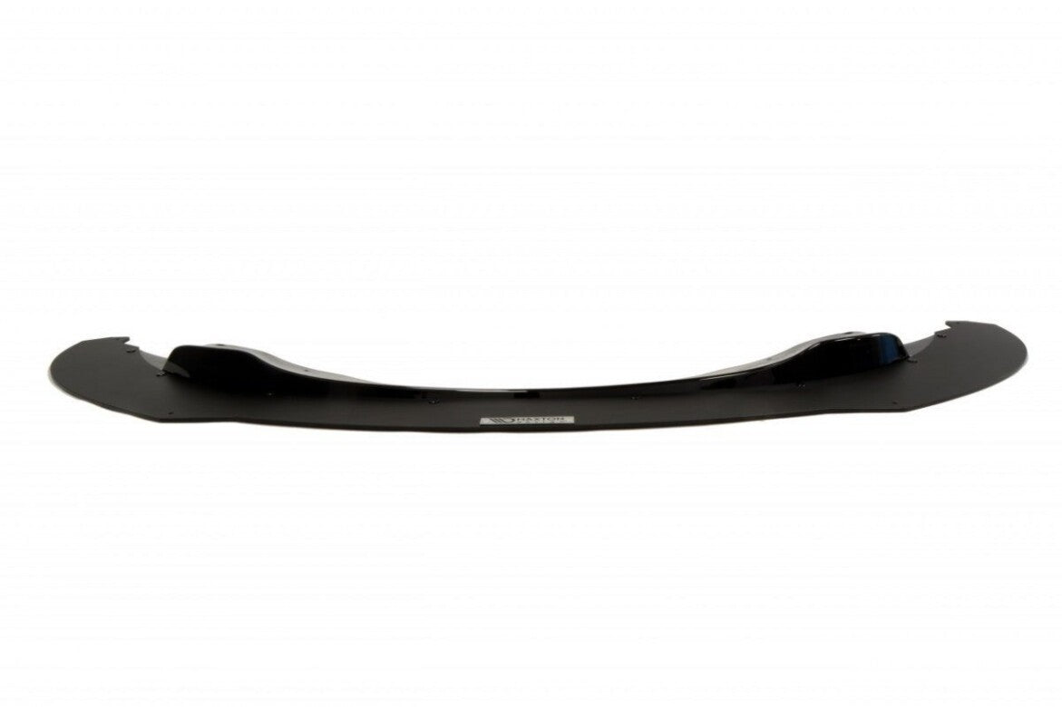 Front lip til BMW M3 E92/E93 preface, sort plast med forhøyninger, sett rett forfra mot hvit bakgrunn.