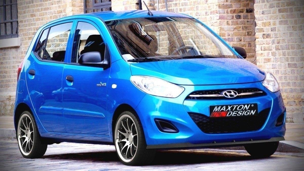 Frontspoiler Hyundai I10 MK1 Facelift blå bil sett fra siden med sorte felger og svarte sidespeil.