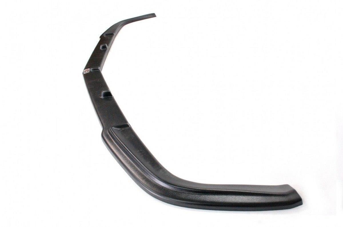 Front lip Mercedes E W211 AMG Facelift i sort plast med matt finish, sett skrått ovenfra med festeanordninger.