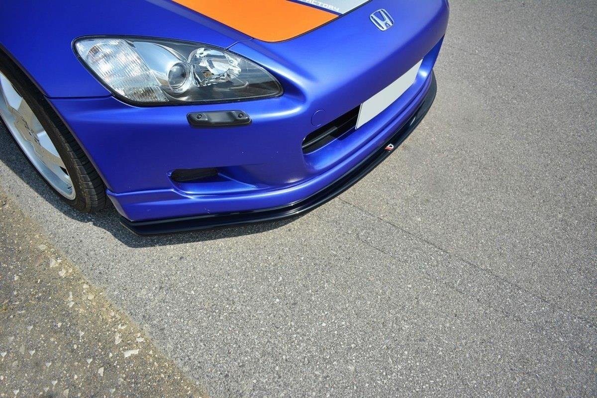 Front splitter på Honda S2000 V.2, blå bil med svart frontleppe, hovedlys og oransje detalj.