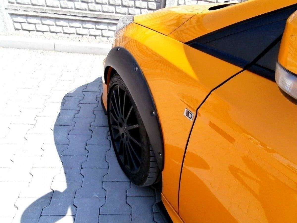 Maxton Design skjermbredder for Ford Focus ST MK3 med synlige festepunkter