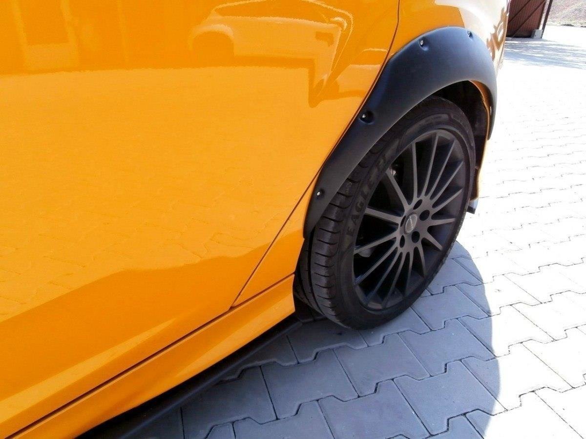 Skjermforlengelser til Ford Focus ST MK3 lagt ut side om side
