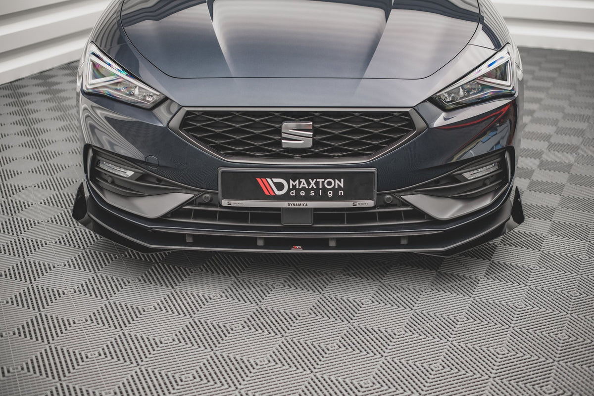 CNC-frest splitterflaps i blank svart montert på Seat Leon FR Mk4