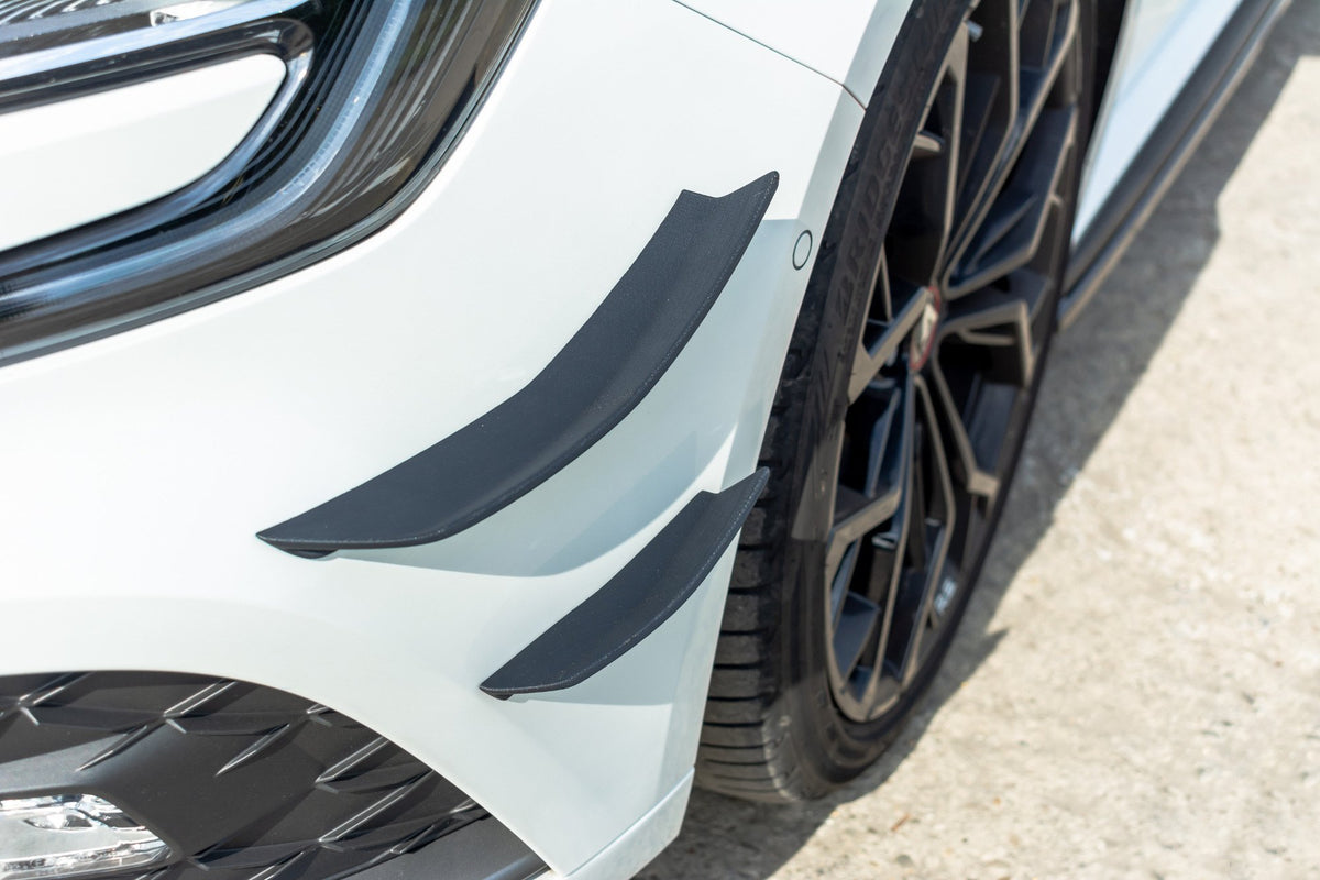 Canards til frontfanger på Renault Megane IV RS sett fra skrå vinkel