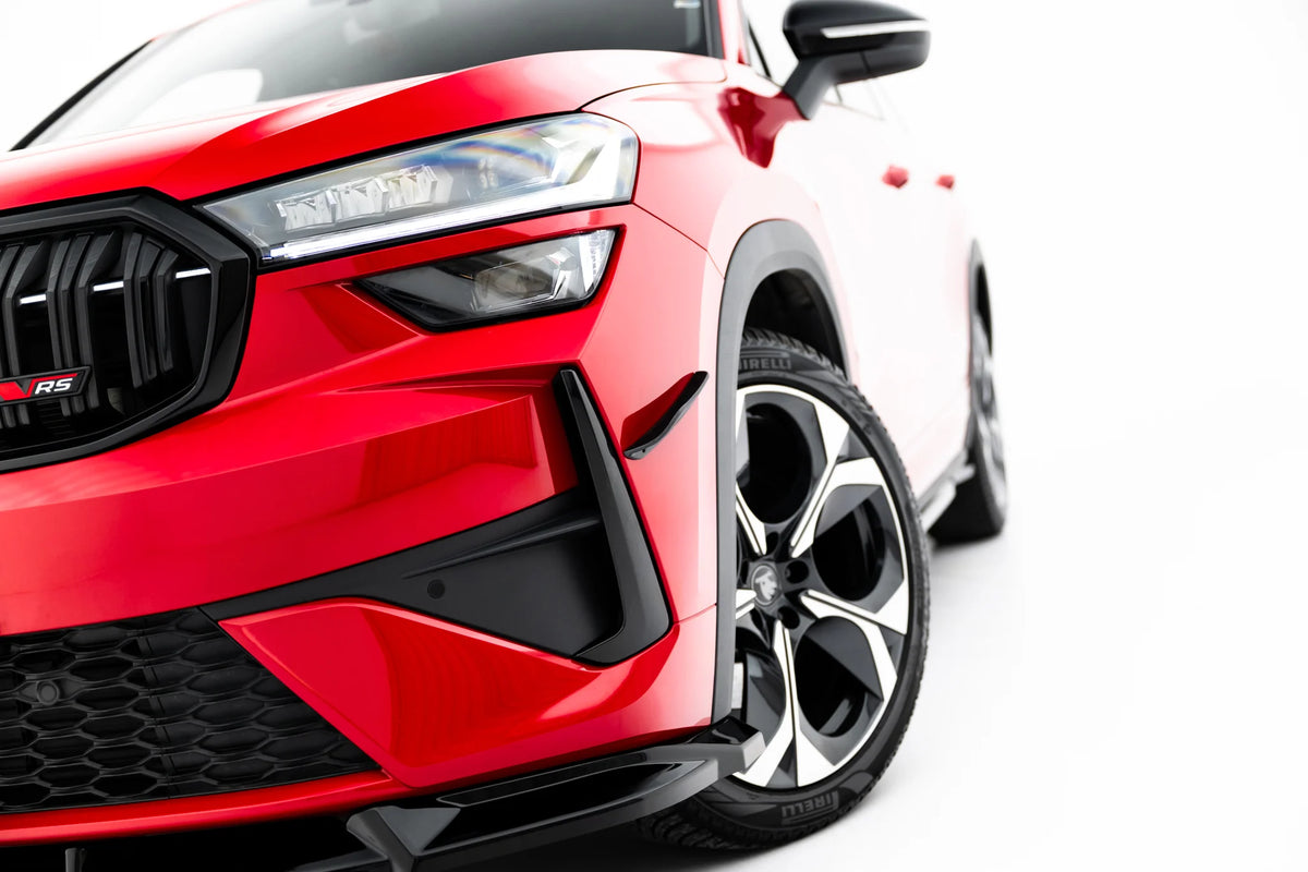 Canards Skoda Kodiaq RS Mk2 sett fra siden på fronten