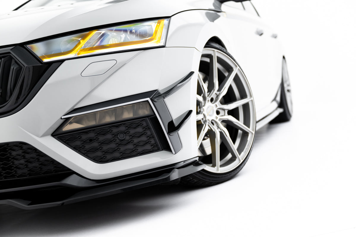 Canards til Skoda Octavia RS Mk4 i strukturert svart finish, sett ovenfra