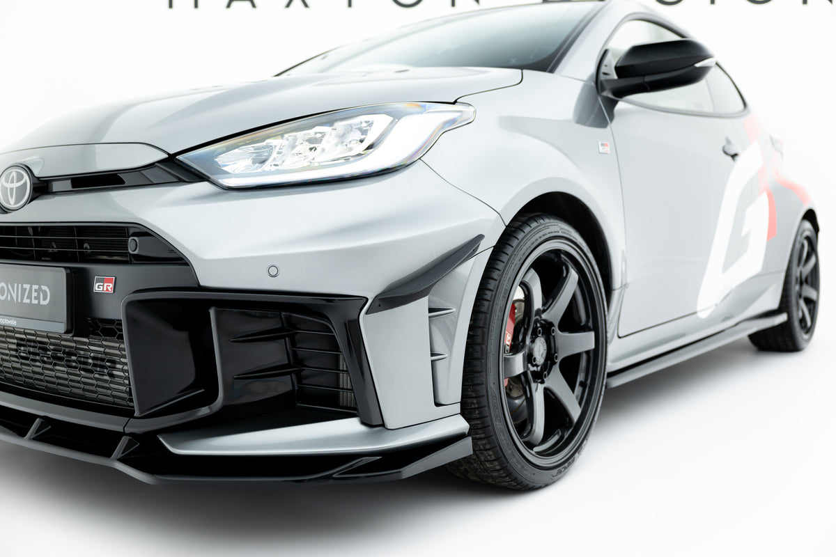 Canards til Toyota GR Yaris Mk4 Facelift i ABS-plast montert på frontstøtfanger