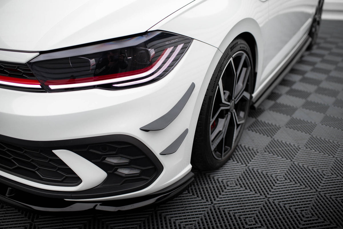 Frontfanger vinger for Polo GTI Facelift montert på bil, skrå vinkel