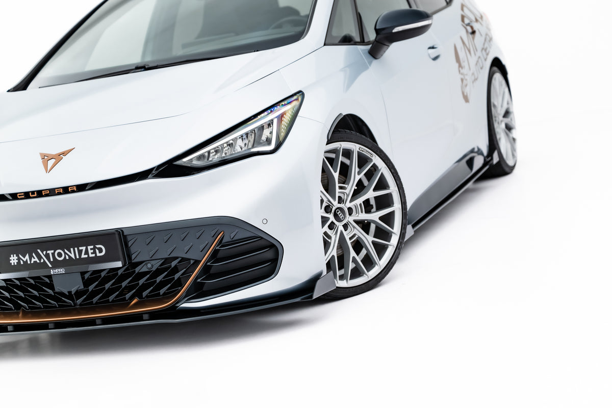 Frontflaps Cupra Born Mk1 sett med monteringskit fra Maxton Design