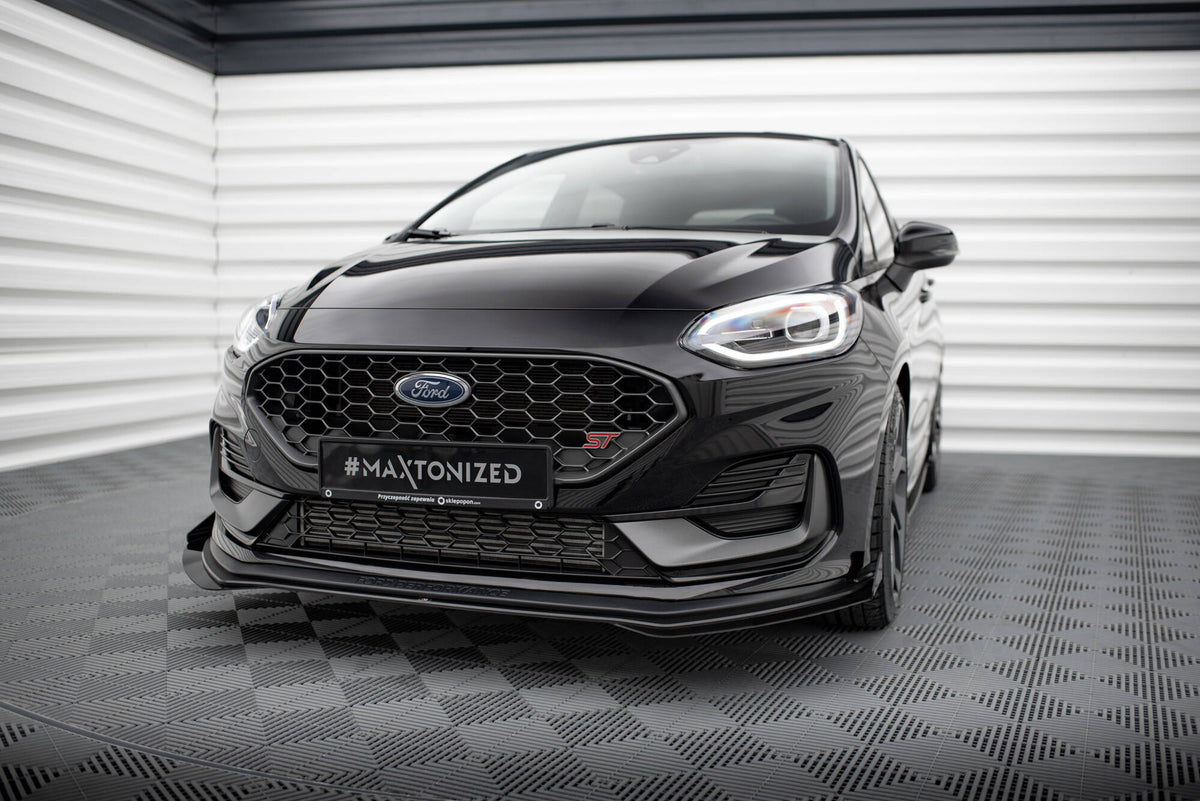 Frontfanger-vinger i matt svart ABS-plast for Ford Fiesta ST MK8, nærbilde av overflate