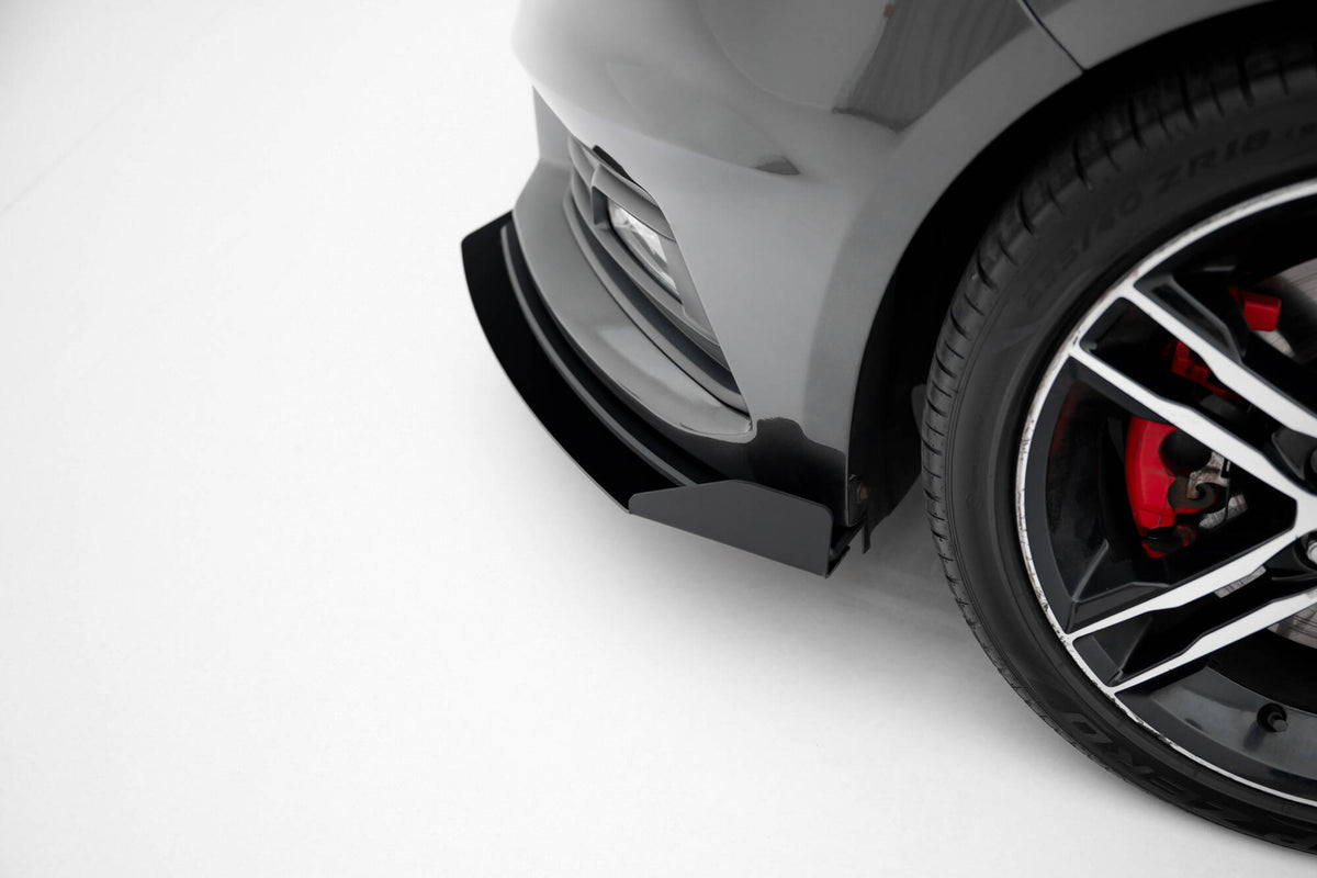 Front splitter med canards på Ford Focus ST Facelift, skrå vinkel