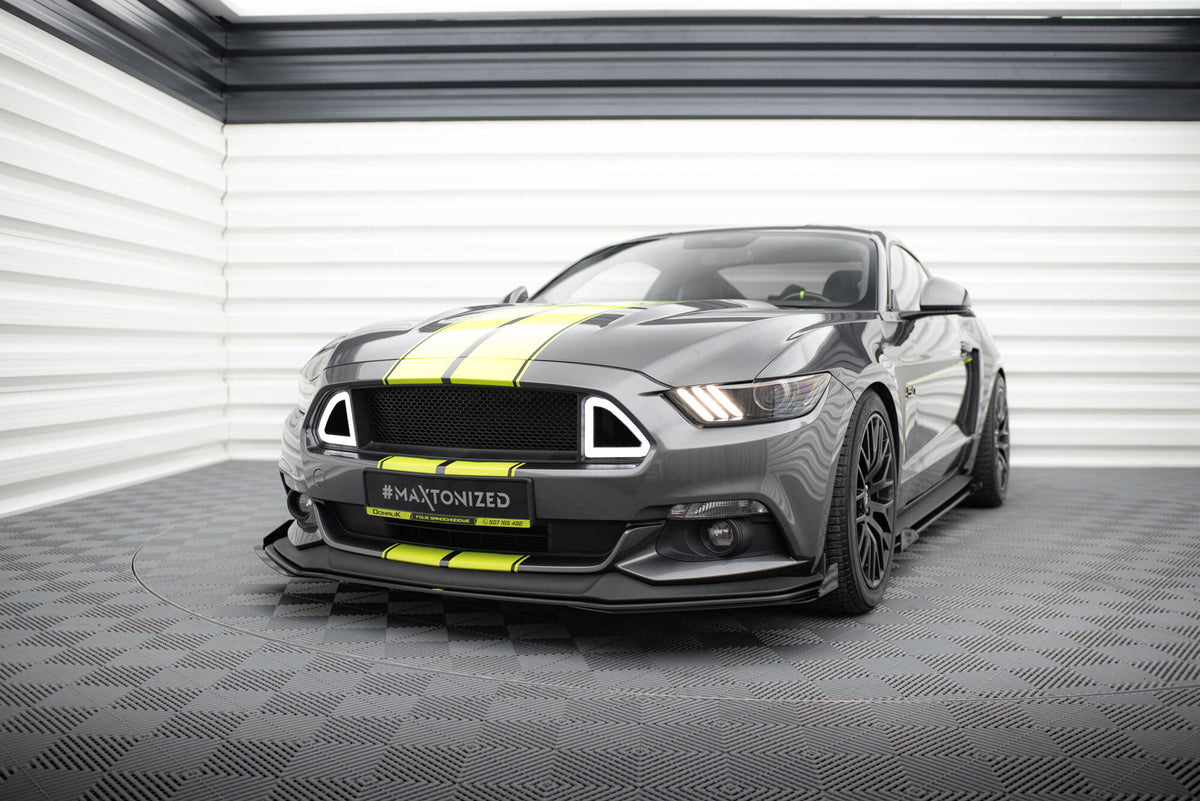Par canard-vinger for Ford Mustang GT Mk6 vist ovenfra med blank svart finish