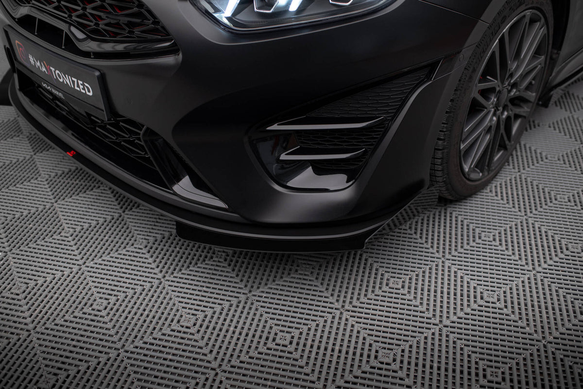 Frontfanger canards til Kia ProCeed GT Facelift i blank svart finish sett ovenfra