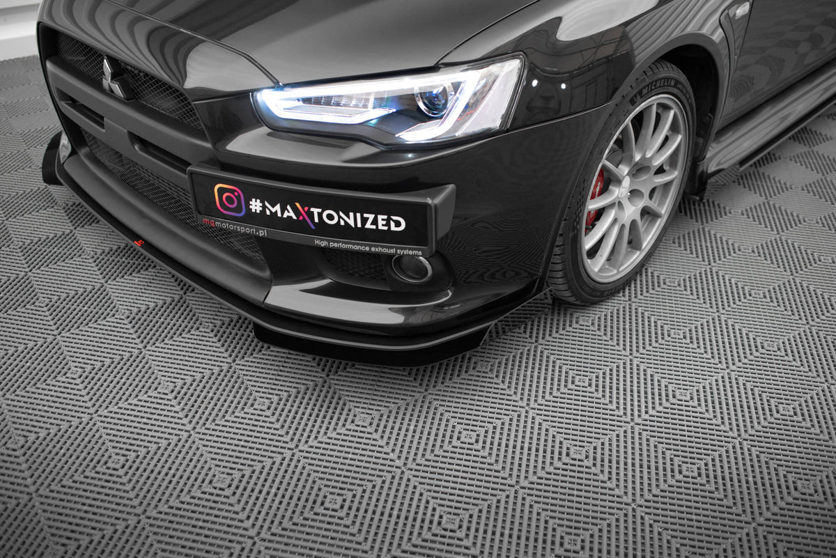 Canards til Mitsubishi Lancer Evo X fra Maxton Design Street Pro, sett ovenfra på hvit bakgrunn