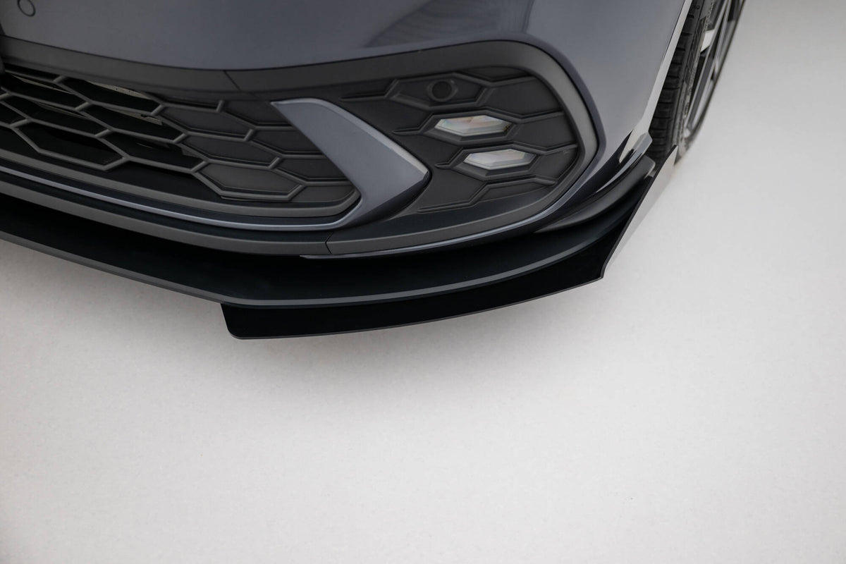Canards til VW Polo GTI MK6 Facelift i matt svart finish, sett forfra