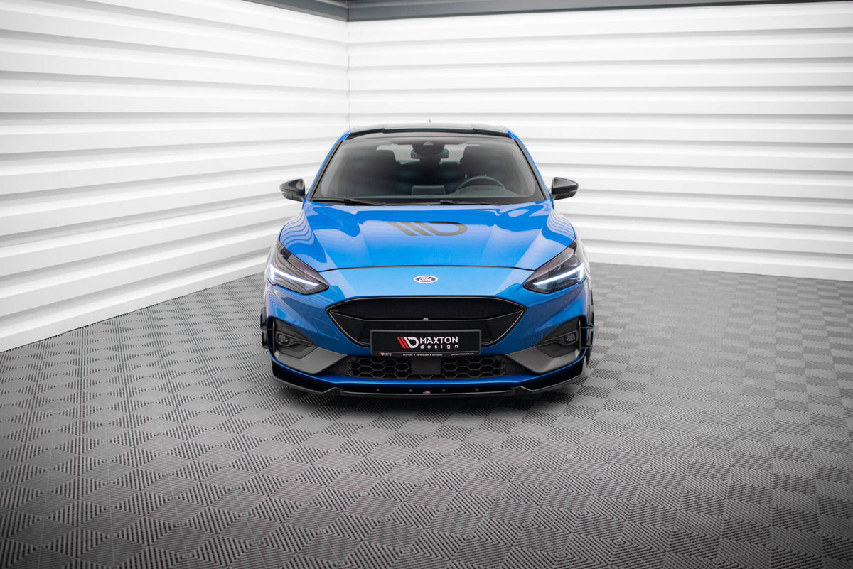 Nærbilde av riststrukturen på frontgrill til Ford Focus MK4
