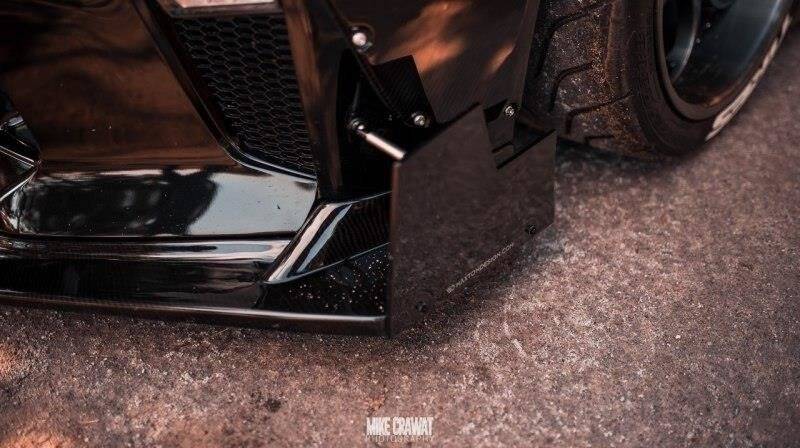 Canards til Nissan GTR fra Maxton Design sett forfra i sort finish