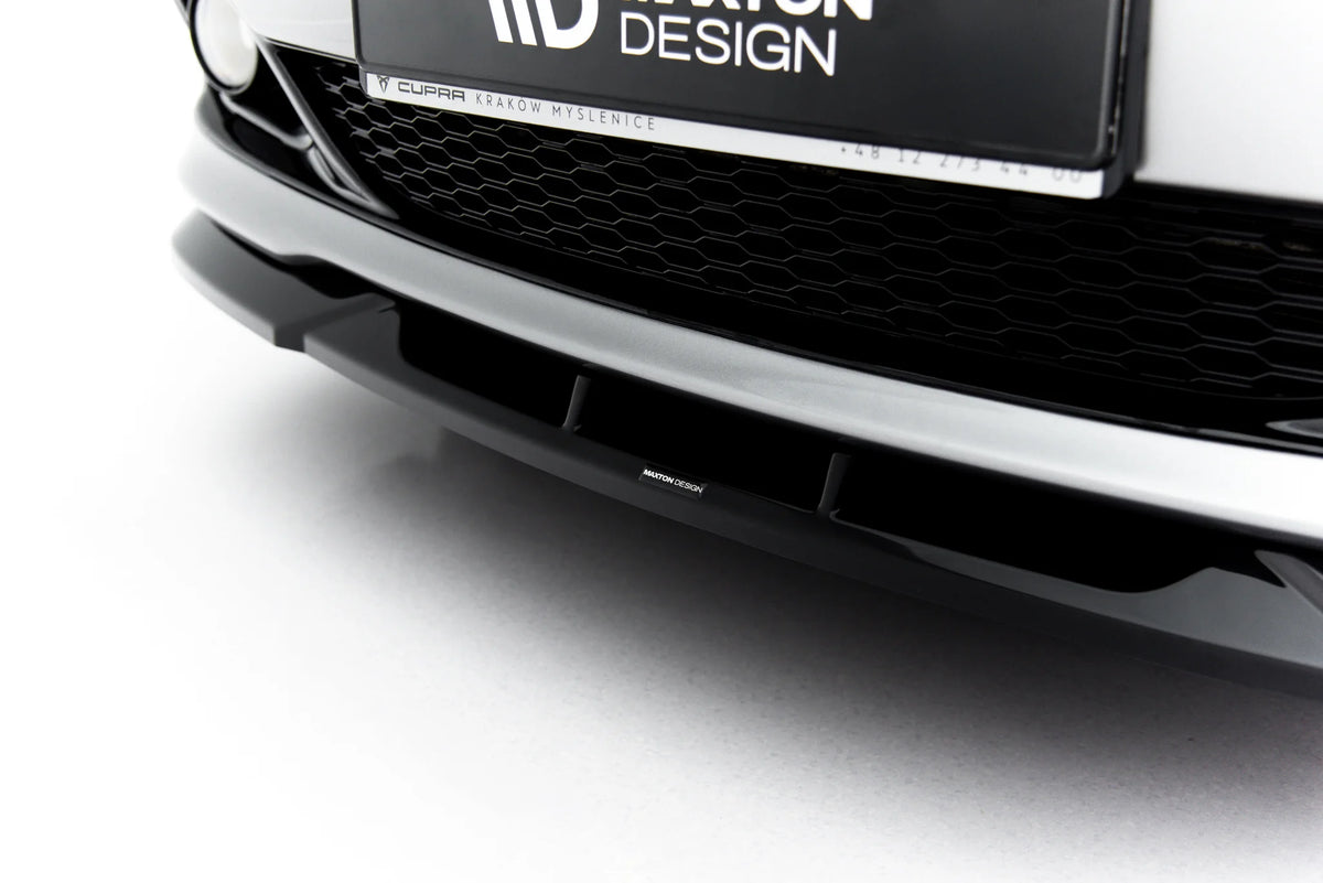 Detaljbilde av frontsplitter og frontfanger på Dodge Grand Caravan