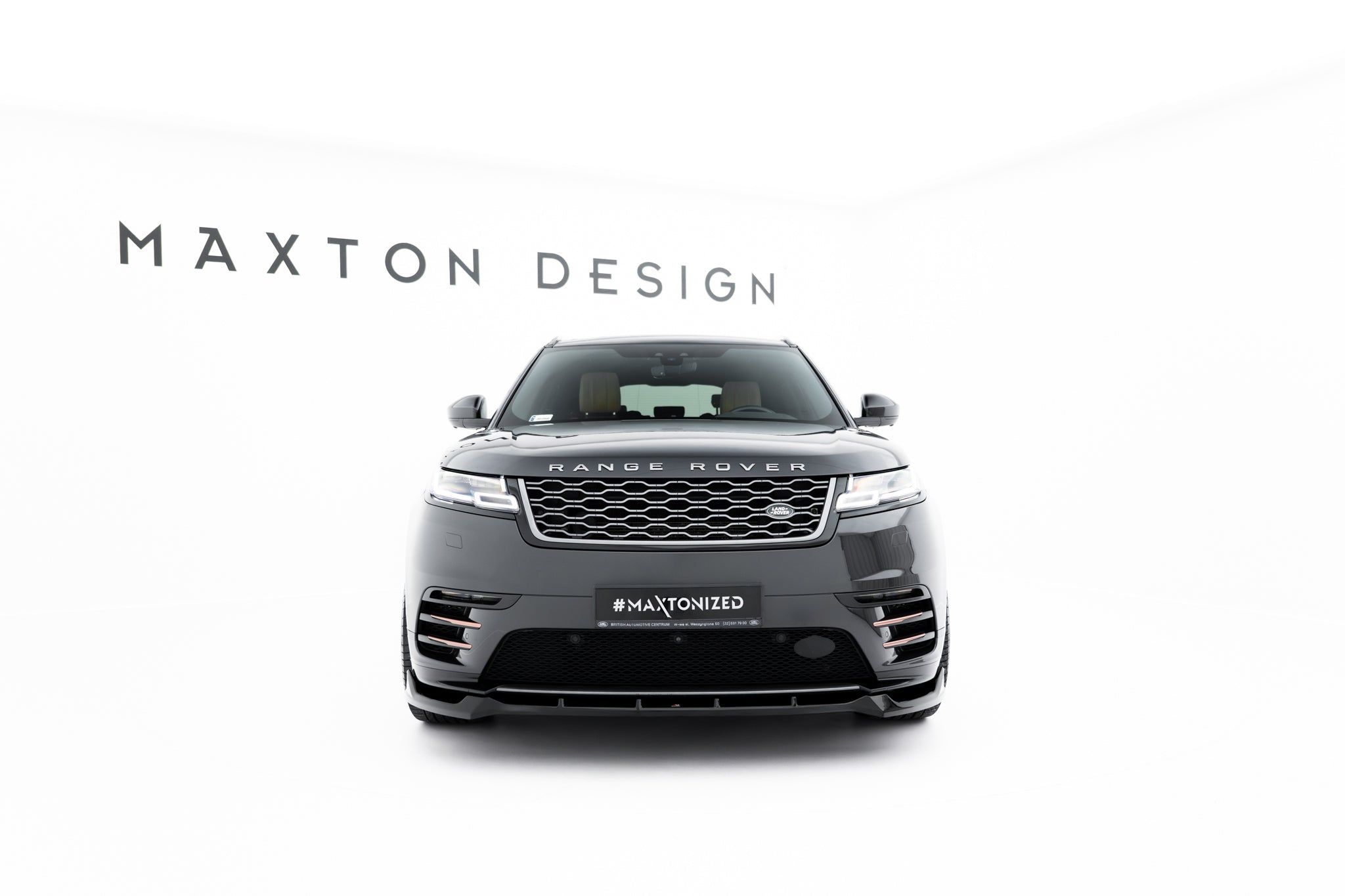 Frontleppe på Land Rover Range Rover Velar R-Dynamic MK1 sett forfra med markant grill og LED-lykter.