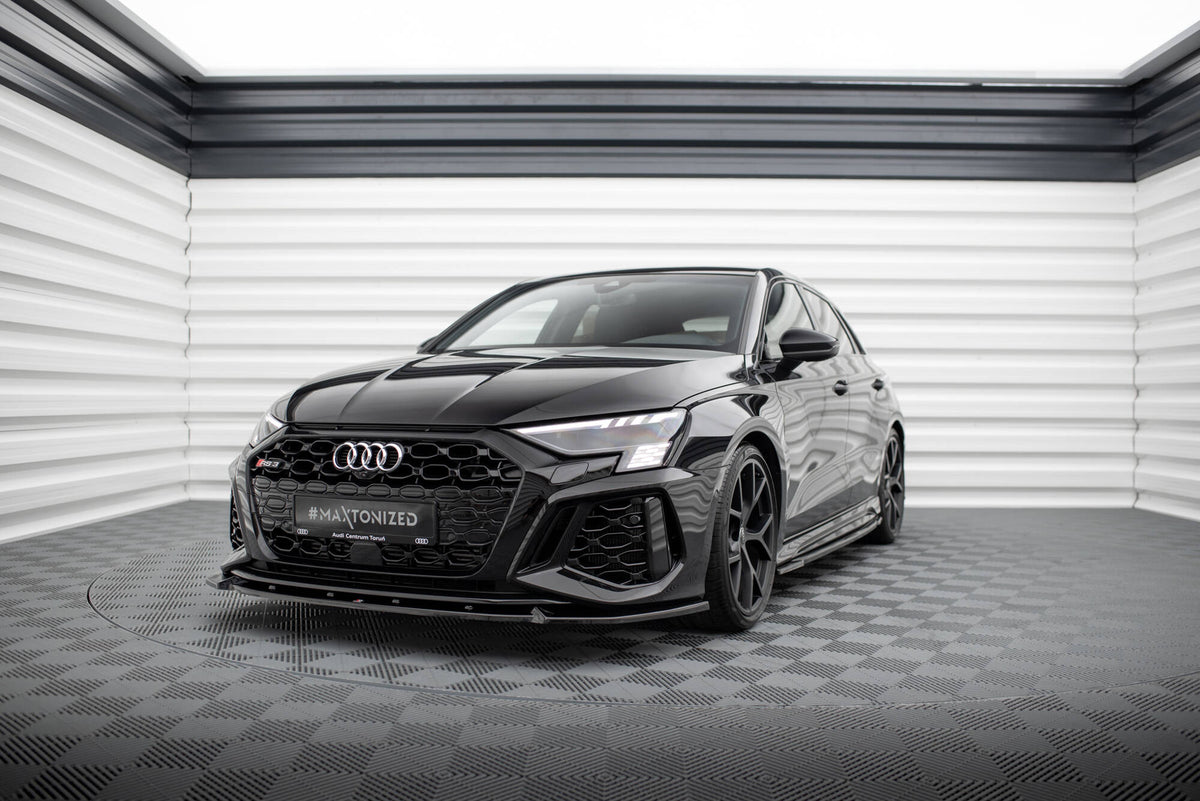 Frontsplitter i blank sort ABS til Audi RS3 Sportback 8Y sett forfra