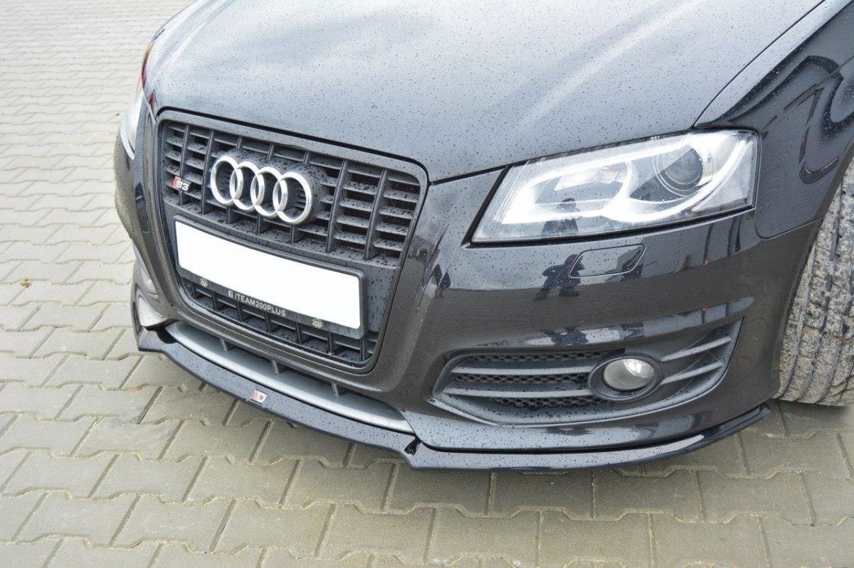 Spoiler Audi S3 8P FL V.1 nærbilde av sort frontspoiler med grill og tåkelys, sett skrått forfra.