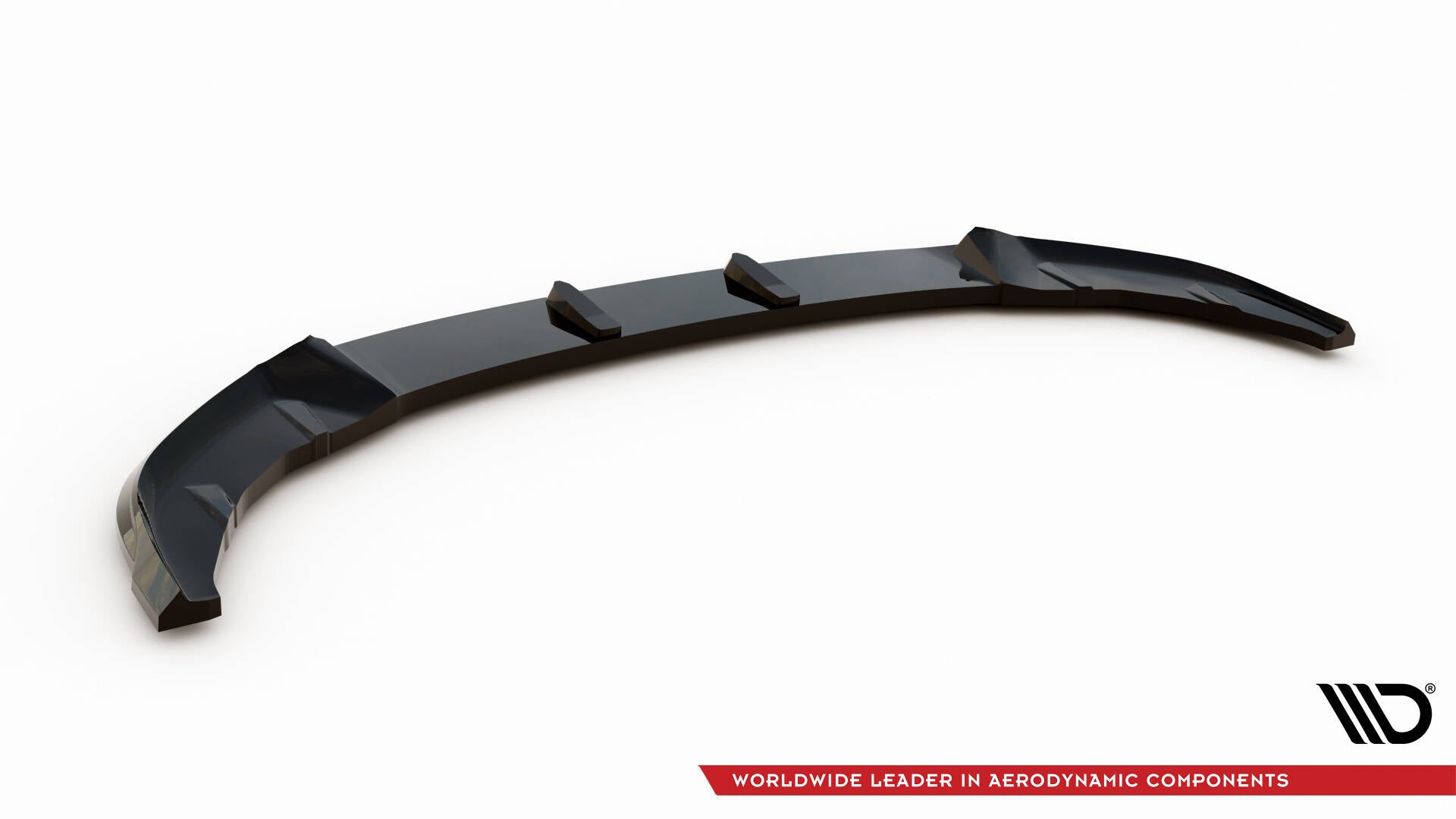 Frontleppe til BMW 5 / I5 M-Pakke G60 V.1, sort plast med tre vertikale ribber, sett fra skrå vinkel.