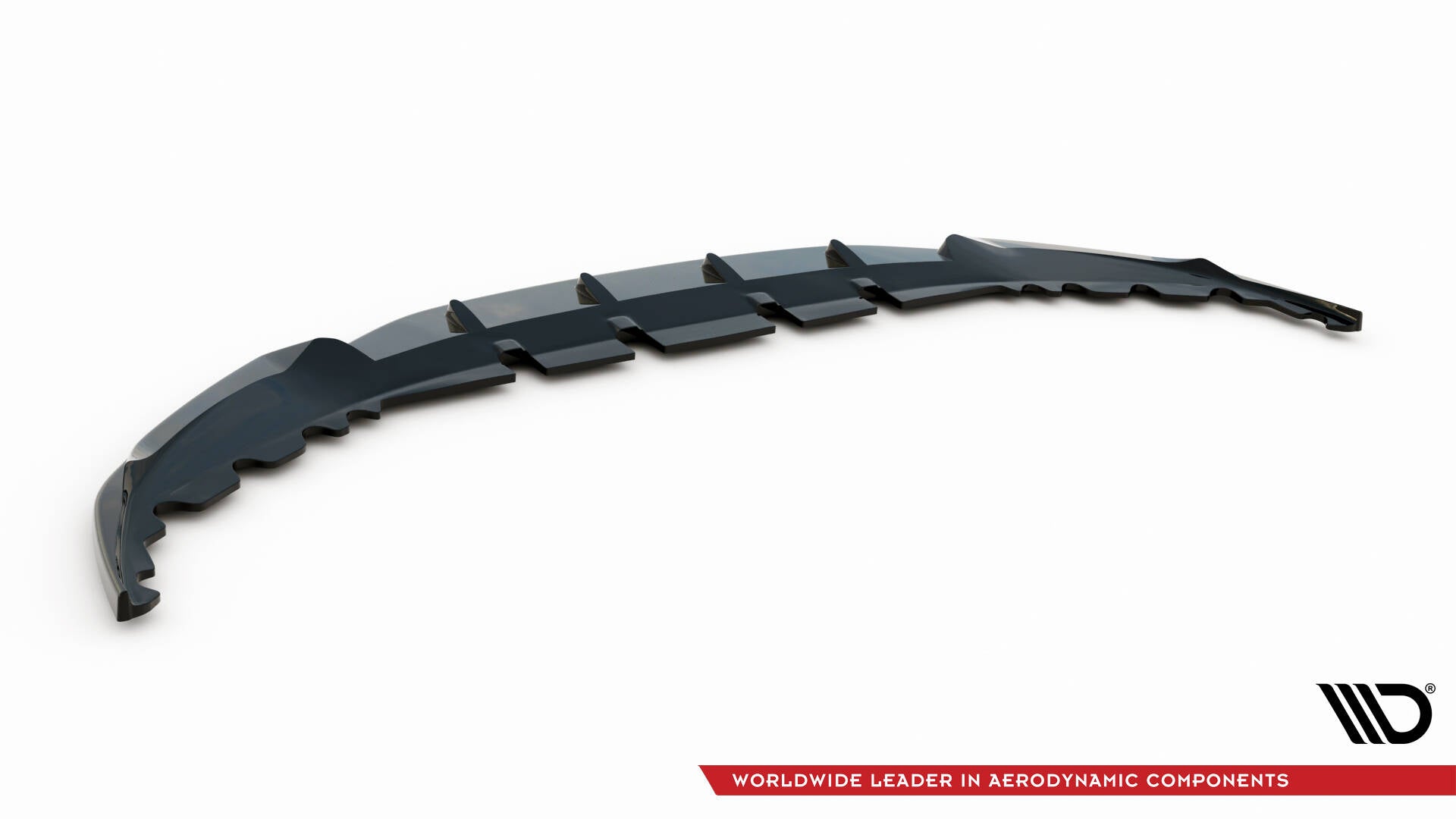 Front lip til BMW 7 G11/G12 Facelift V.1, svart høyglans med vertikale finner, sett skrått ovenfra.