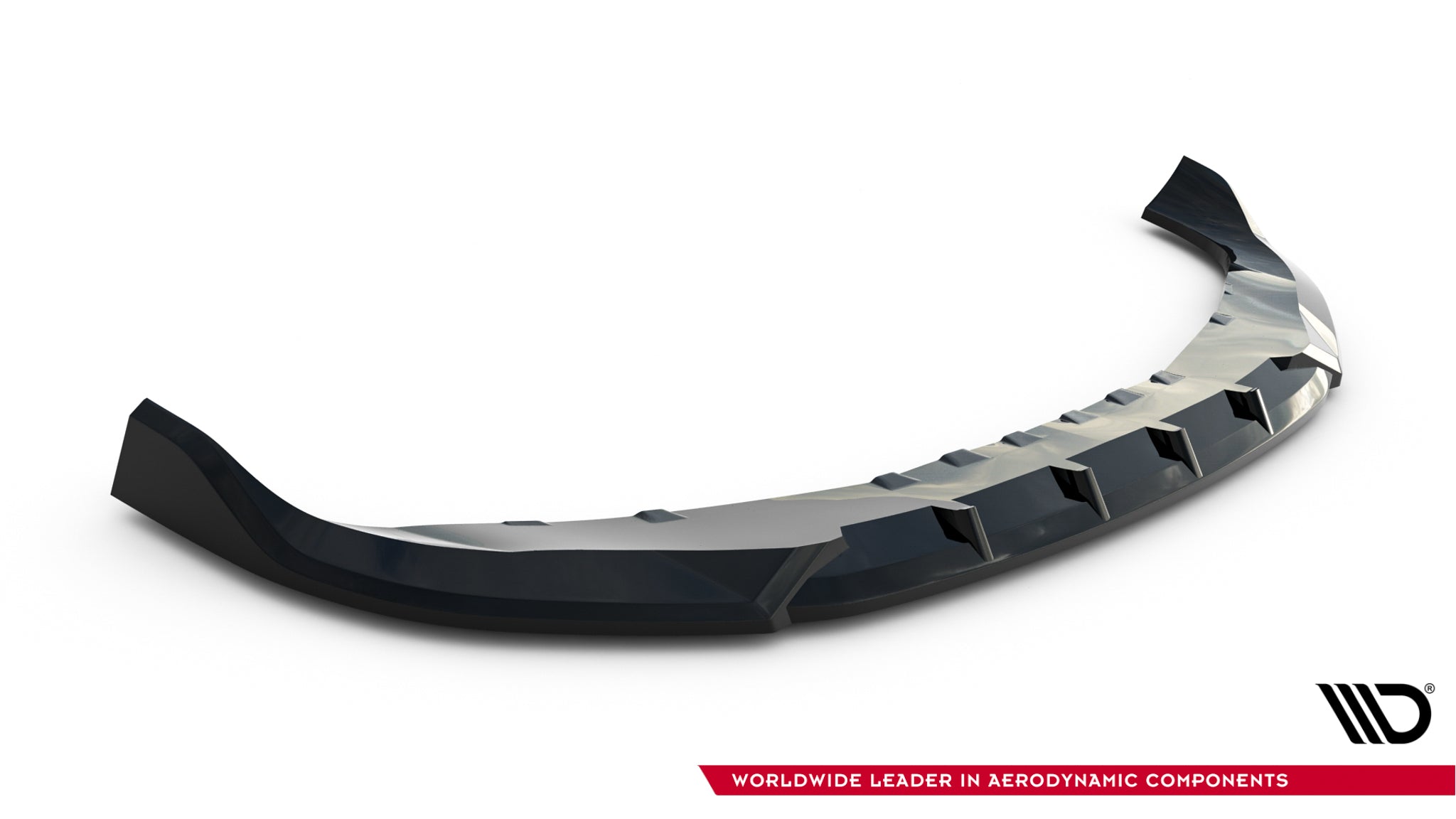 Front splitter til BMW 7 G70 V.1, sort glanset plast med markante vinkler og aerodynamisk design.