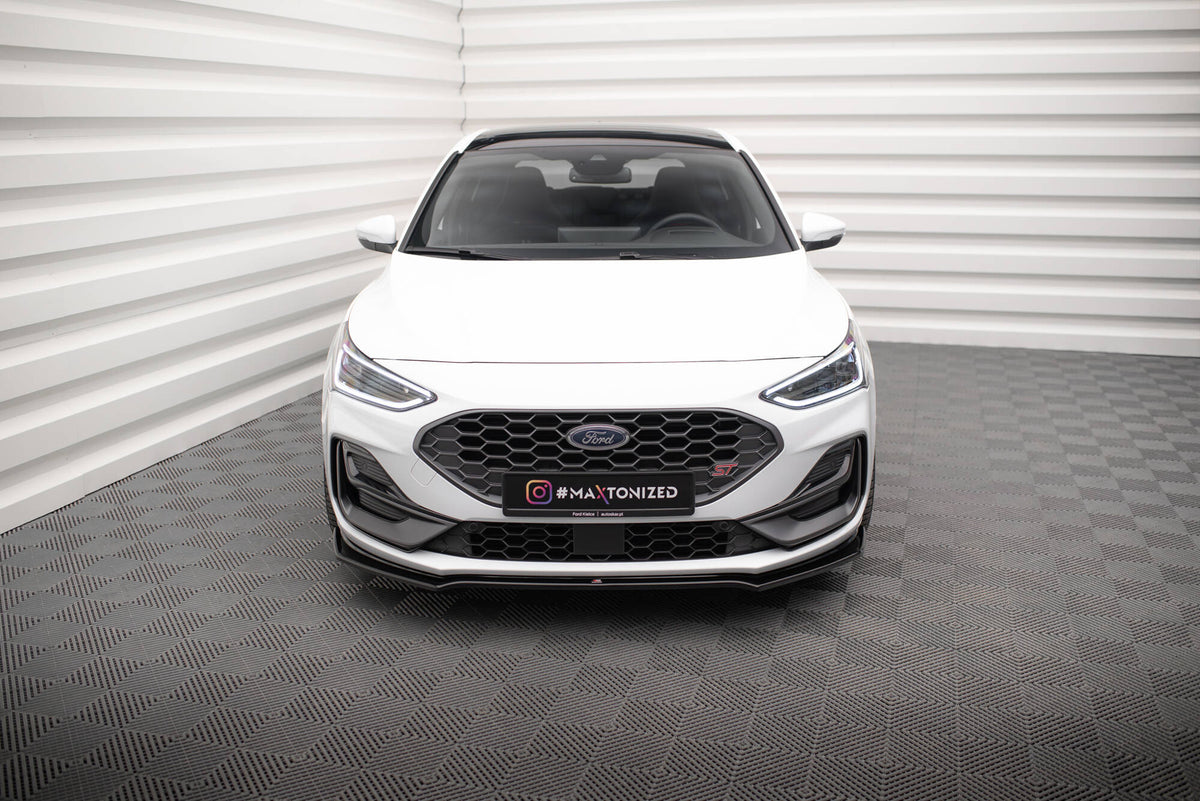 Maxton Design frontsplitter montert på Ford Focus ST-Line Mk4