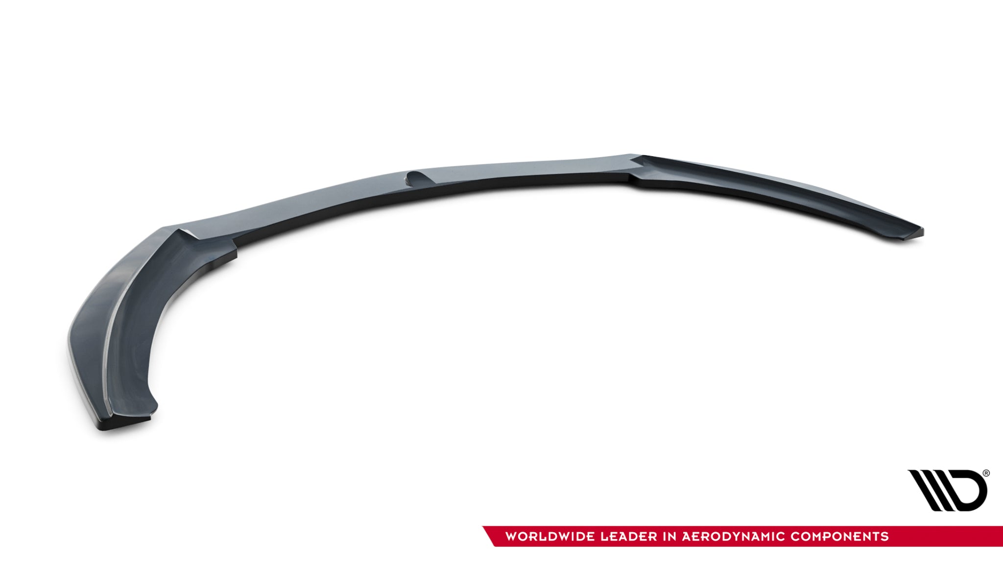 Front lip til Alfa Romeo Giulietta V.2 i svart glanset plast, skrå vinkel, markerte kanter og buet form.