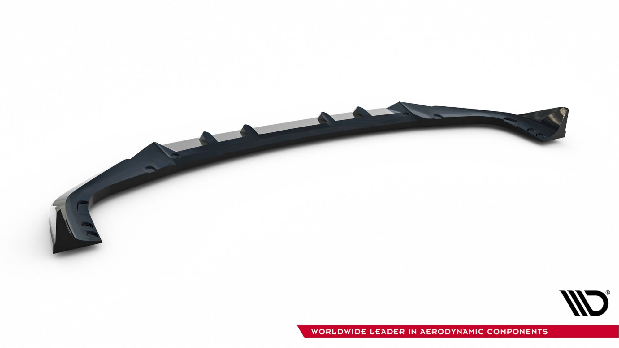 Front lip for BMW X6 M F96 Facelift V.2 i sort plast med markerte vinkler, skrå vinkel mot hvit bakgrunn.