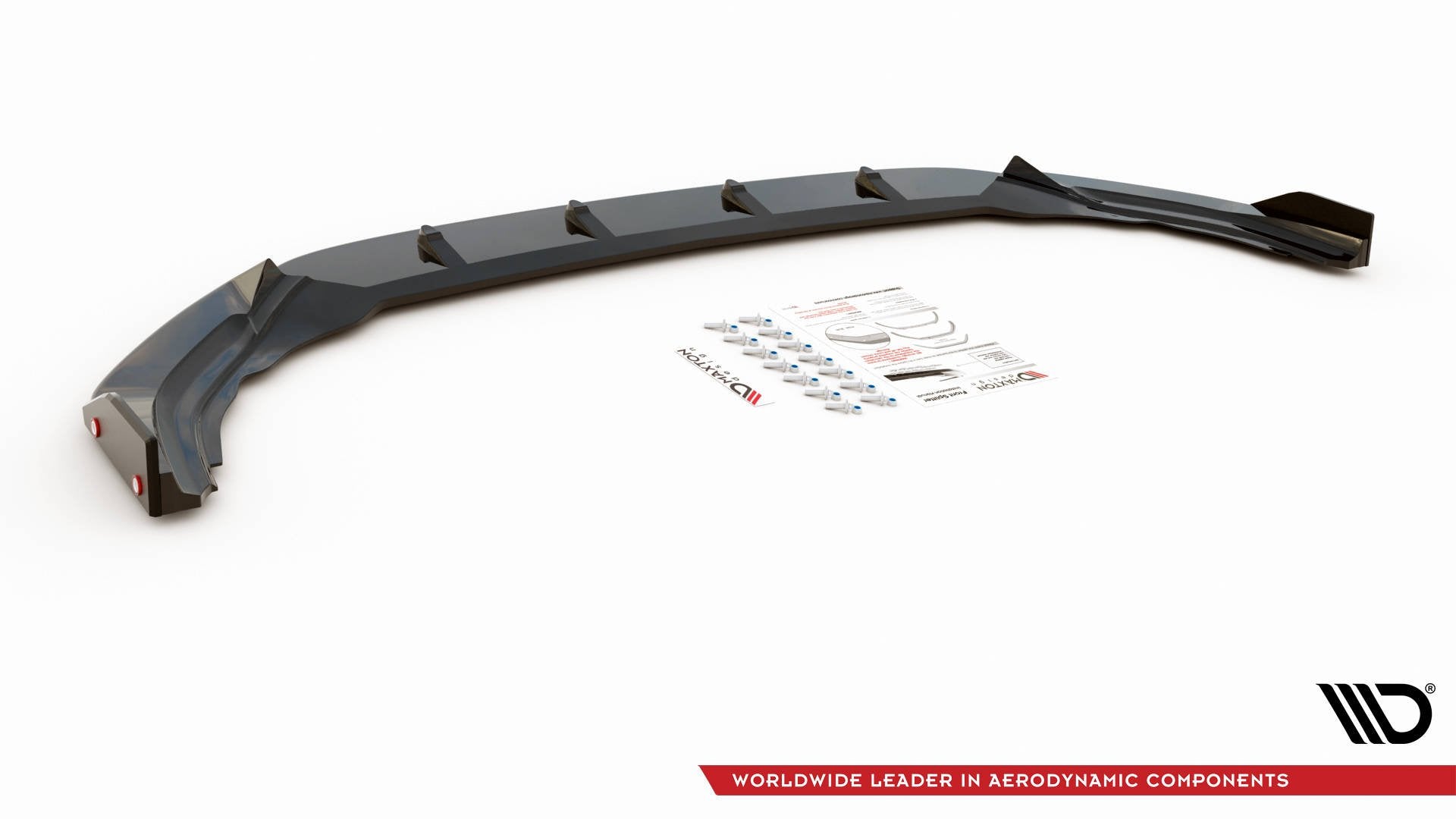 Front lip til VW Golf R MK8 V.2 sett skrått med monteringssett og instruksjoner på hvit bakgrunn.